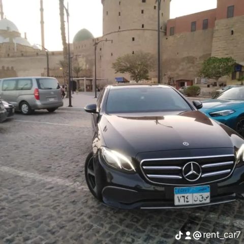 إيجار مرسيدس E200: رفاهية القيادة بين يديك.