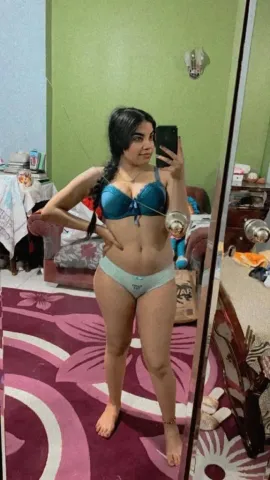 شقيه وخبره هدلعك دلع وانسيك نفسك هدلعك بحنيتي ودلعي وشقاوتي