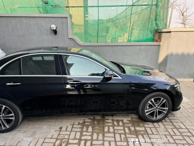 أضف لمسة أناقة لفعالياتك: استأجر E200.