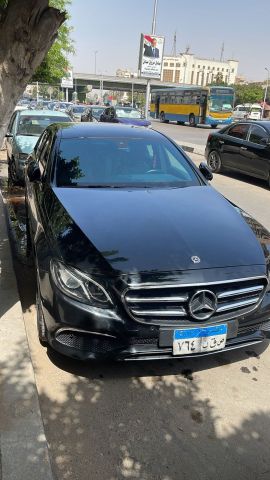 استأجر الفخامة المطلقة: مرسيدس E200، لتجربة تنفيذية لا تضاهى.
