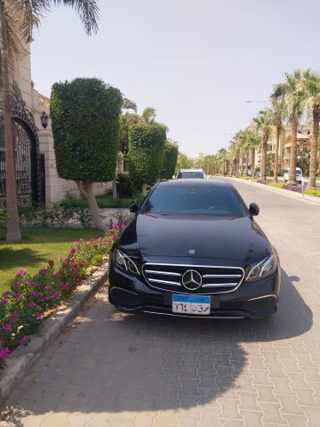  إيجار مرسيدس E200 من تورزم تورز - أناقة، هيبة، وفخامة في كل مشوا