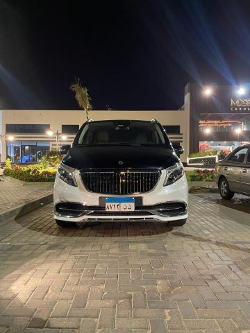رحلة جماعية أم استقبال ضيوف مهمين؟ مرسيدس V-Class هي الحل.