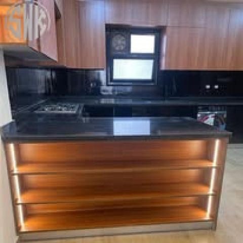 افضل شركات  مطابخ يوفى لاك Safety Wood للمطابخ والدريسنج روم