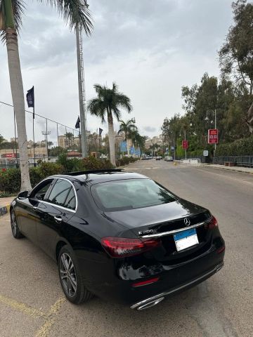 تأجير مرسيدس E200 من تورزم تورز - أناقة واحترافية لمؤتمراتك  2