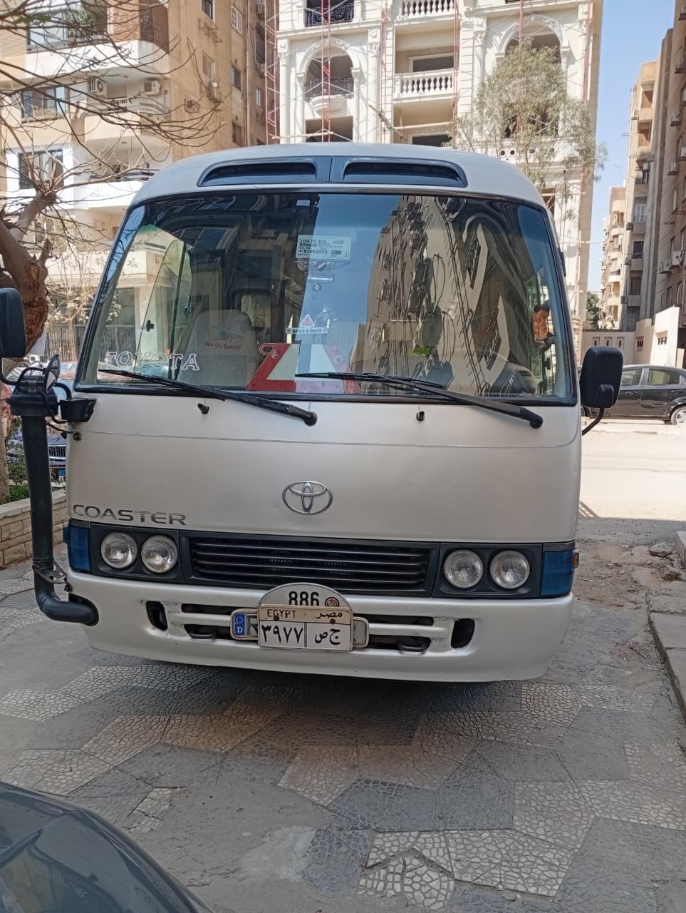 تأجير كوستر: رحلات الشركات والمجموعات بأسلوب VIP.