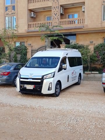 إيجار هايس ليموزين للمطار.