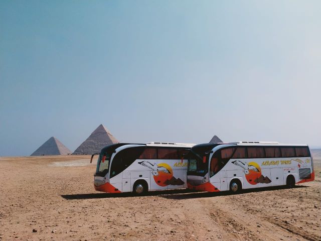 إيجار حافلة مرسيدس بالسائق.. وصول أنيق ومريح لجميع المناسبات.