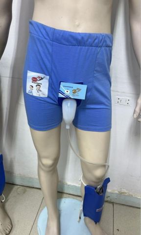 كيس جمع بول علي شكل سروال 2