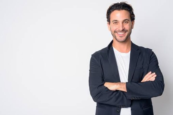 رجل أعمال بدور علي زوجة تانيه وليها مهر وشبكة ومصروف عالي