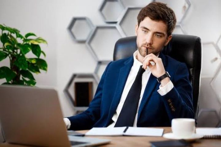 رجل أعمال يبحث عن زوجة تانيه وليها مهر وشبكة