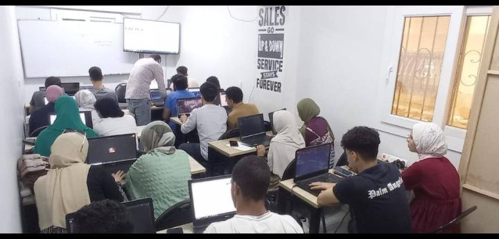 عندك كورس أو محاضرة وعايز مكان مجهز ومحترف؟ 🎯 2