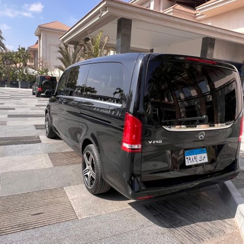 إيجار مرسيدس V250 بالسائق للرحلات العائلية والتنقلات الخاصة