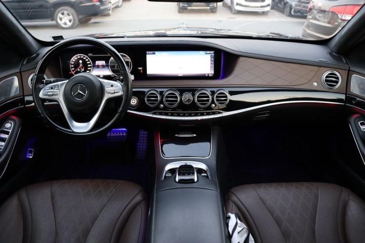 إيجار مرسيدس S-Class لتنقلاتك الخاصة: الإبهار يبدأ من هنا.