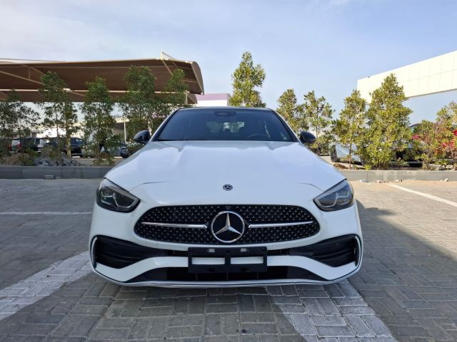 إيجار الأداء الديناميكي: انطلق بقوة مرسيدس C300 المدهشة.