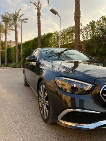 إيجار مرسيدس E200 لخدمة رجال الأعمال من وإلى المطار من تورزم تورز 2