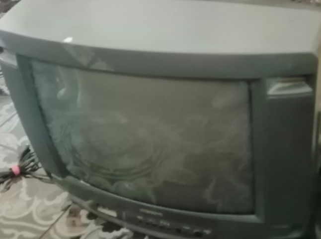 تلفزيون سامسونج ٢٤ بوصه بحاله جيده جدا 