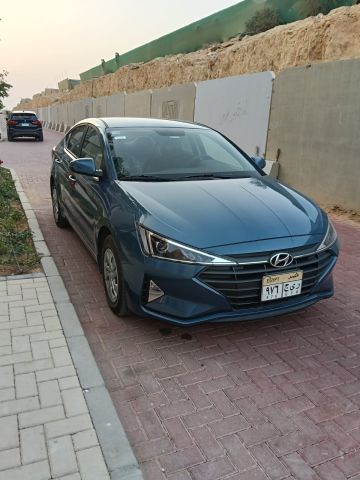 إيجار هيونداي إلنترا بالسائق للمشاوير اليومية من تورزم تورز 4