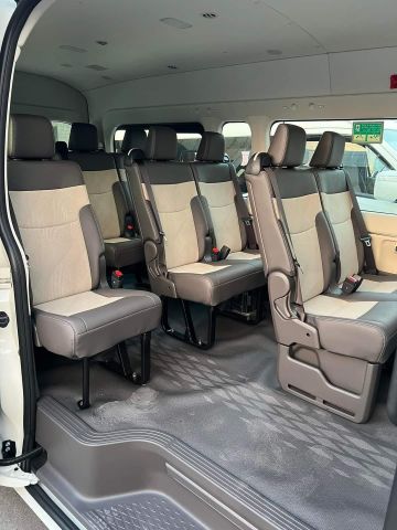 إيجار ميكروباص تويوتا هاي اس (Toyota Hiace) لمشاوير المطارات