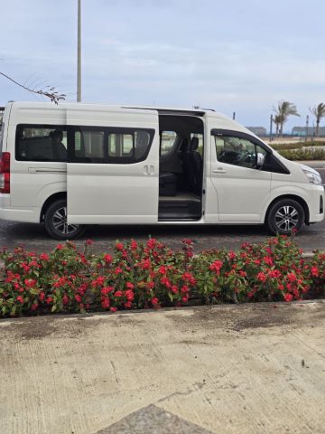 إيجار ميكروباص تويوتا هاي اس (Toyota Hiace) لمشاوير المطارات 4