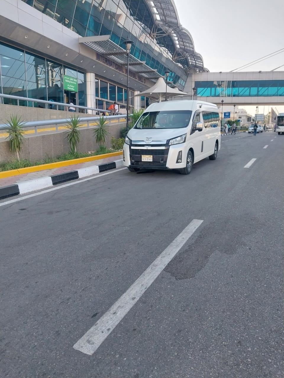 إيجار تويوتا هايس بالسائق: خدمة متكاملة لراحة بالك وتوصيلات موثوق