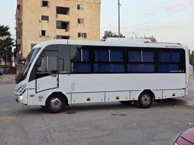 إيجار أتوبيس ميتسوبيشي 28 راكباً لرحلات السفر الطويلة