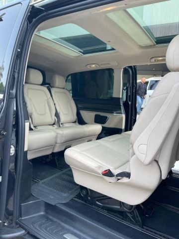 إيجار مرسيدس فيانو (Viano) 7 راكب فان عائلي لزيارة المتحف المصري 