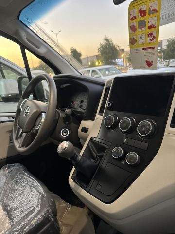 إيجار ميكروباص 14 راكب لاستقبال  من المطار لزيارة المتحف المصري 