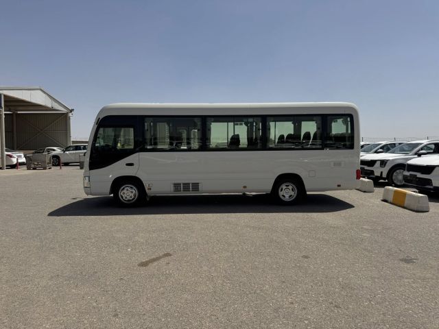 إيجار تويوتا كوستر 24 راكب (ميني باص) لاستقبال الوفود والزوار  3