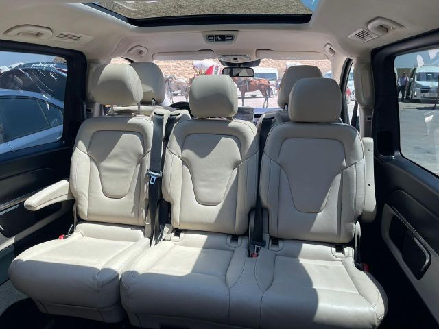 مرسيدس فيانو 7  ركاب  للايجار بالسائق لخدمات ليموزين المطار 