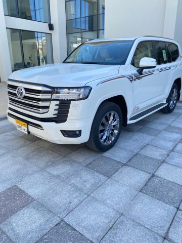 تاجير تويوتا لاند كروزر 4*4