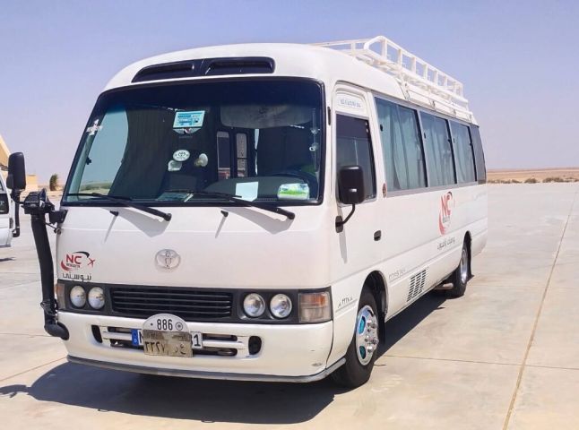 إيجار باص كوستر بالسائق: خدمة VIP للمجموعات الصغيرة! أمان واحتراف