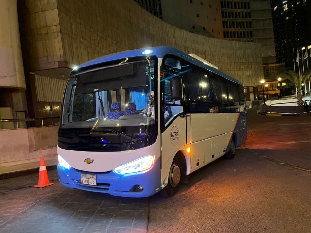 إيجار باص شيفروليه 33 راكب: مساحة مثالية لرحلاتك السياحية! انطلق 