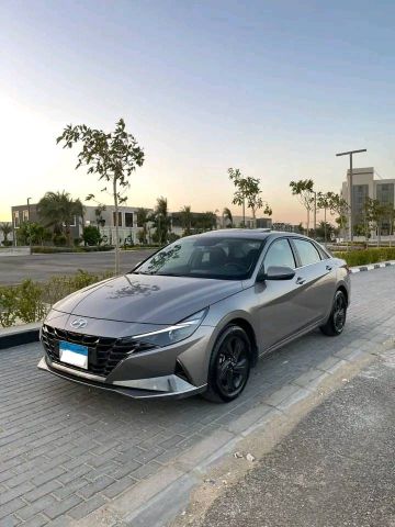 إيجار هيونداي إلنترا (Elantra) للمشاوير والتوصيلات اليومية