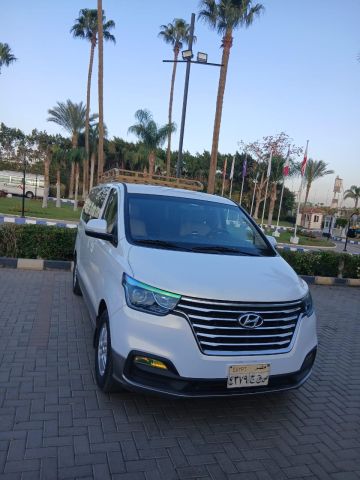 إيجار فان هيونداي H1 - رفيق السفر العائلي والرحلات الجماعية