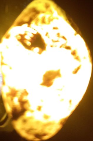 سرّ الحجر… قطعة من الضوء أم رسالة من الأرض؟ 2