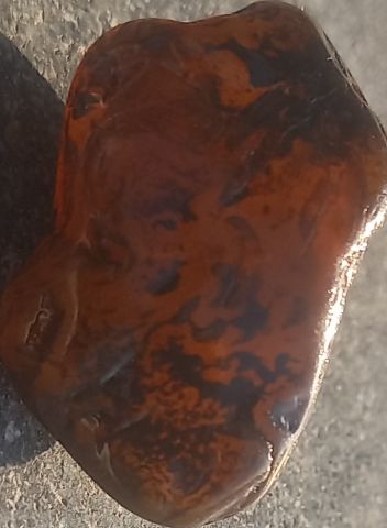 سرّ الحجر… قطعة من الضوء أم رسالة من الأرض؟ 5