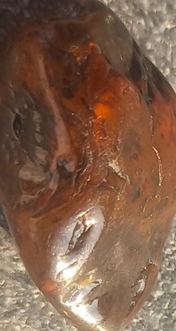 سرّ الحجر… قطعة من الضوء أم رسالة من الأرض؟ 6