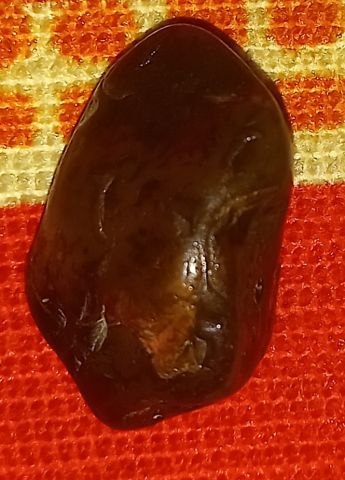 سرّ الحجر… قطعة من الضوء أم رسالة من الأرض؟ 9