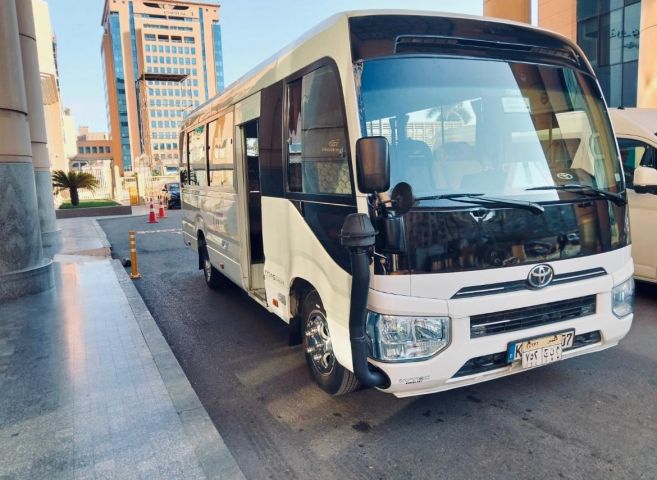 إيجار ميني باص تويوتا كوستر 24 فرد - السعة، الأمان  لرحلات