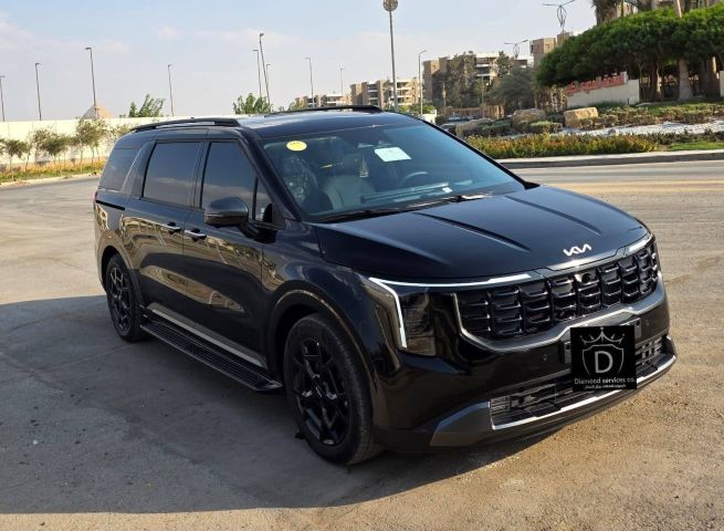 إيجار كيا كارنيفال - فان الـ VIP للسفر العائلي