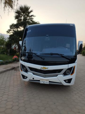 إيجار أتوبيس شيفروليه 33 راكب - الحل المريح للسفر الجماعي