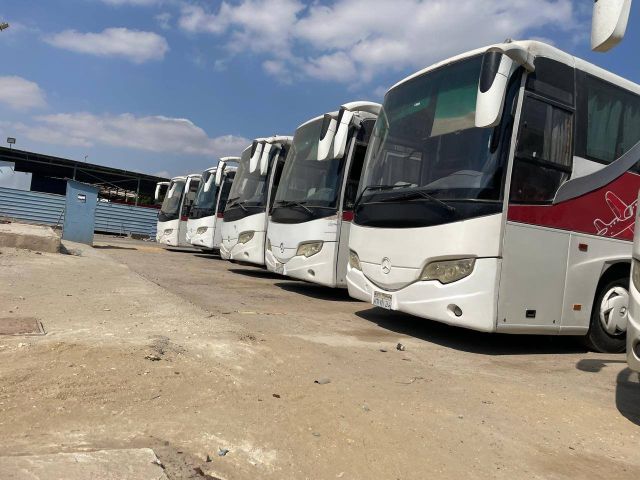 إيجار أتوبيس مرسيدس 50 راكب - الفخامة والأمان لجميع رحلات السفر.