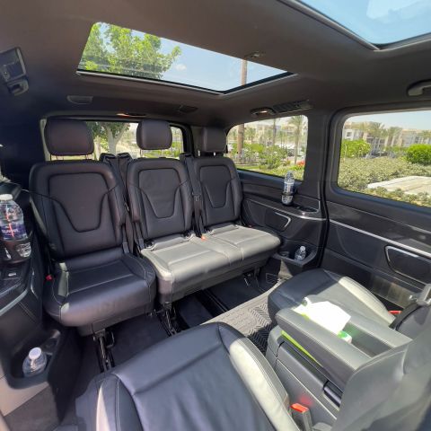 إيجار مرسيدس فيانو ليموزين VIP - صالون متنقل لأصحاب الذوق الرفيع! 3