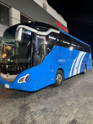 كيف تحجز أتوبيس مرسيدس 50 مقعد لليموزين المطار؟ 