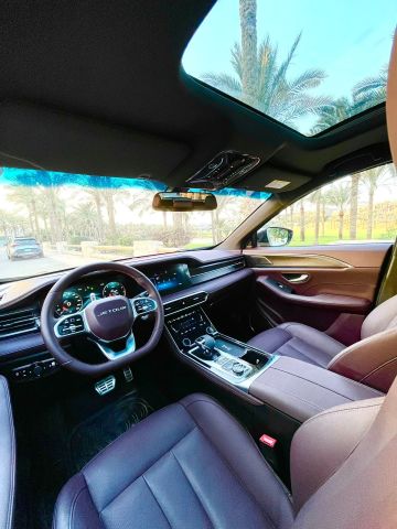 احجز سيارة جيتور بالسائق لرحلات التنقل اليومية والمشاوير الخاصة  4