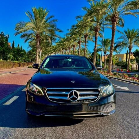 ايجار مرسيدس E200 بالسائق في القاهرة (ليموزين للأعمال والسياحة).