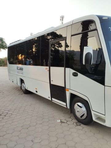 ايجار ميني باص تويوتا كوستر 30 راكب موديل 2026 للسفر والرحالات