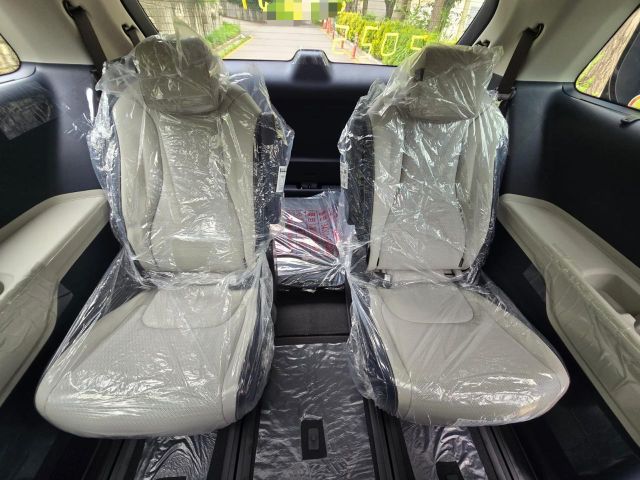 ايجار سيارة كيا كرنفال بسائق تسع الي سبع اشخاص 2