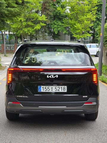 ايجار سيارة كيا كرنفال بسائق تسع الي سبع اشخاص 3