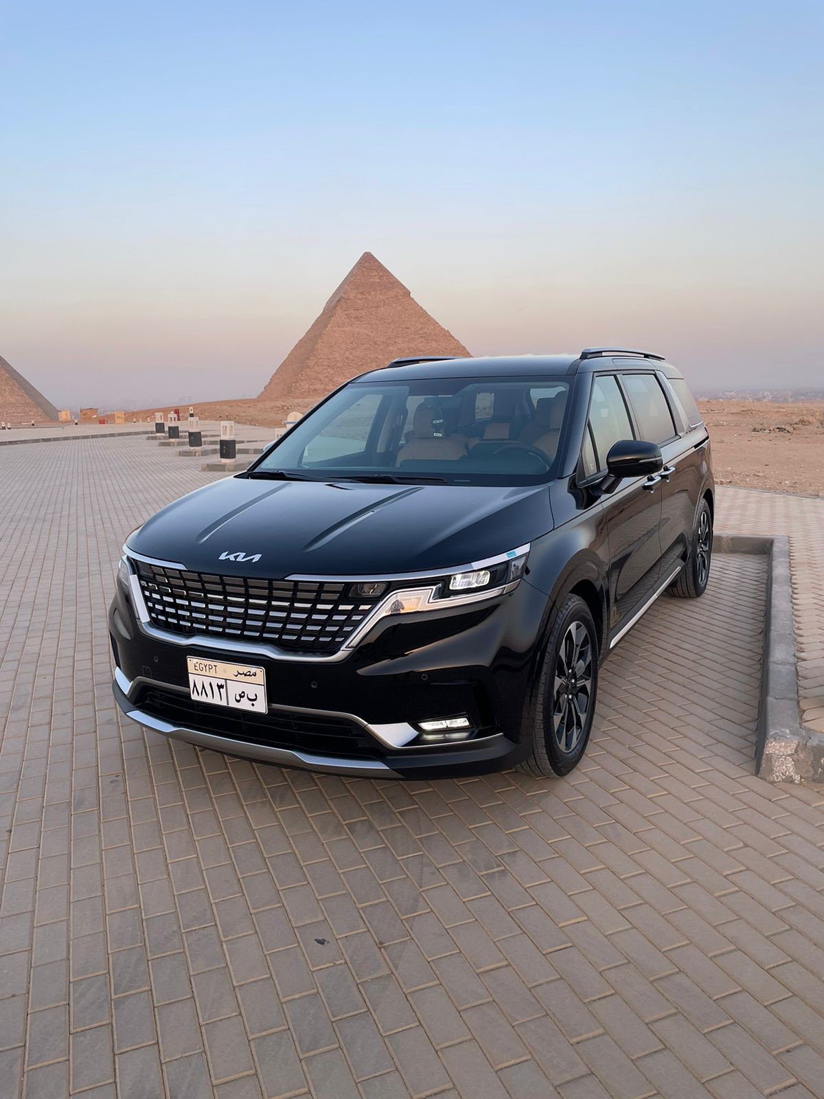 ايجار سيارة كيا كرنفال بسائق تسع الي سبع اشخاص 5